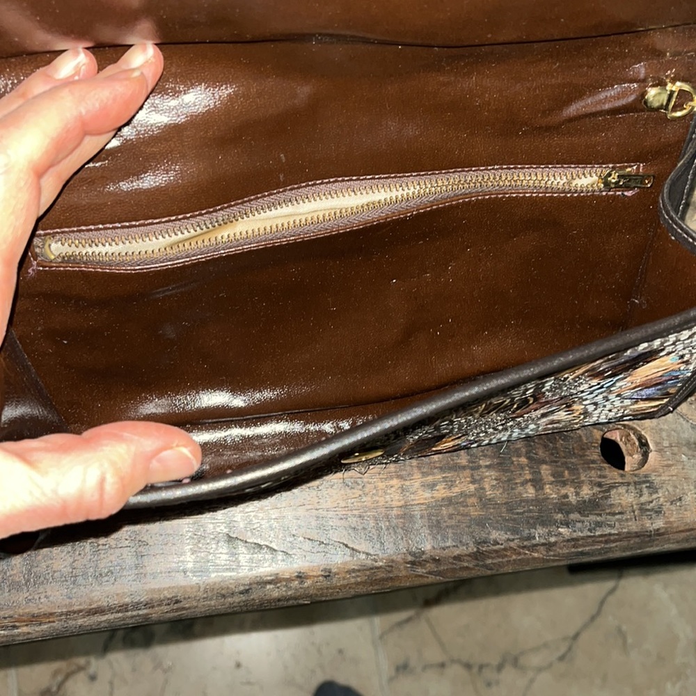 Beautiful Feather appliqué shoulder purse - Picture 6 of 9